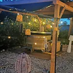 Bed & Breakfast Mera Luxe Wellness B&b, Ibiza-bohemian Style Suites, Adults Only, Optioneel Prive Outdoor Wellness, Massage, Vuurkorf, Gratis Fles Wijn Of Bubbels