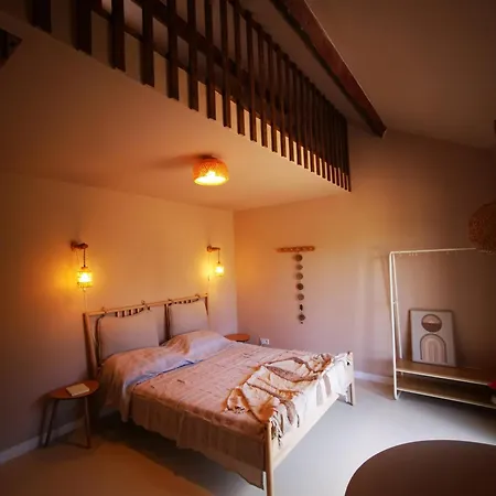 Bed & Breakfast Mera Luxe Wellness B&b, Adults Only, Ibiza-bohemian Style Suites, Optional Prive Outdoor Wellness, Massage, Vuurkorf, Gratis Fles Fles Wijn-bubbels America