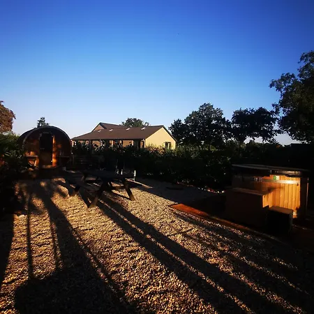 Bed & Breakfast Mera Luxe Wellness B&b, Adults Only, Ibiza-bohemian Style Suites, Optional Prive Outdoor Wellness, Massage, Vuurkorf, Gratis Fles Fles Wijn-bubbels