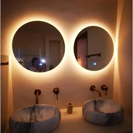 Mera Luxe Wellness B&b, Adults Only, Ibiza-bohemian Style Suites, Prive Outdoor Wellness, Massage, Vuurkorf, Gratis Wijn-bubbels 住宿加早餐酒店 3*