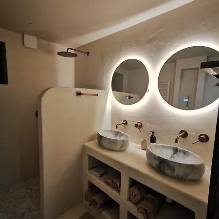 Mera Luxe Wellness B&b, Ibiza-bohemian Style Suites, Adults Only, Optioneel Prive Outdoor Wellness, Massage, Vuurkorf, Gratis Fles Wijn Of Bubbels Nocleg ze śniadaniem 3*