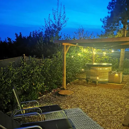 Mera Luxe Wellness B&b, Adults Only, Ibiza-bohemian Style Suites, Optional Prive Outdoor Wellness, Massage, Vuurkorf, Gratis Fles Fles Wijn-bubbels Bed & Breakfast America