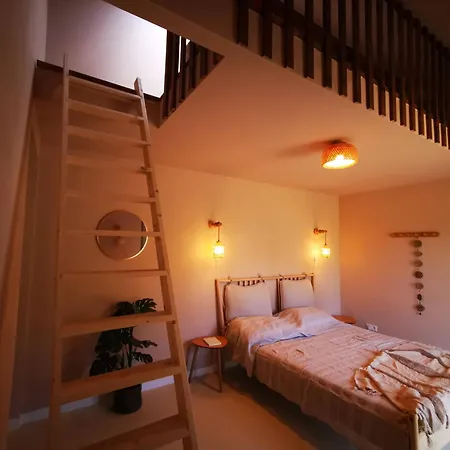 Mera Luxe Wellness B&b, Adults Only, Ibiza-bohemian Style Suites, Prive Outdoor Wellness, Massage, Vuurkorf, Gratis Wijn-bubbels 住宿加早餐酒店 3*