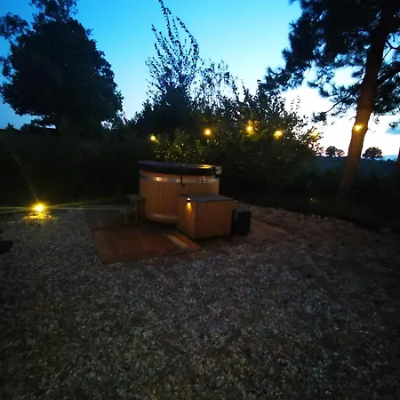 Bed & Breakfast Mera Luxe Wellness B&b, Adults Only, Ibiza-bohemian Style Suites, Optional Prive Outdoor Wellness, Massage, Vuurkorf, Gratis Fles Fles Wijn-bubbels