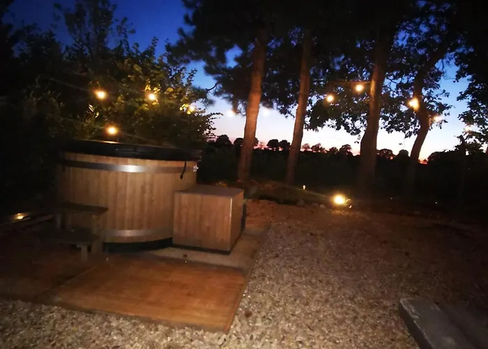 住宿加早餐酒店 Mera Luxe Wellness B&b, Adults Only, Ibiza-bohemian Style Suites, Optional Prive Outdoor Wellness, Massage, Vuurkorf, Gratis Fles Fles Wijn-bubbels 3*