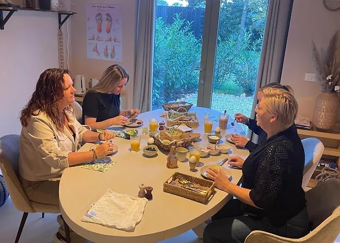 Mera Luxe Wellness B&b, Adults Only, Ibiza-bohemian Style Suites, Optional Prive Outdoor Wellness, Massage, Vuurkorf, Gratis Fles Fles Wijn-bubbels 住宿加早餐酒店