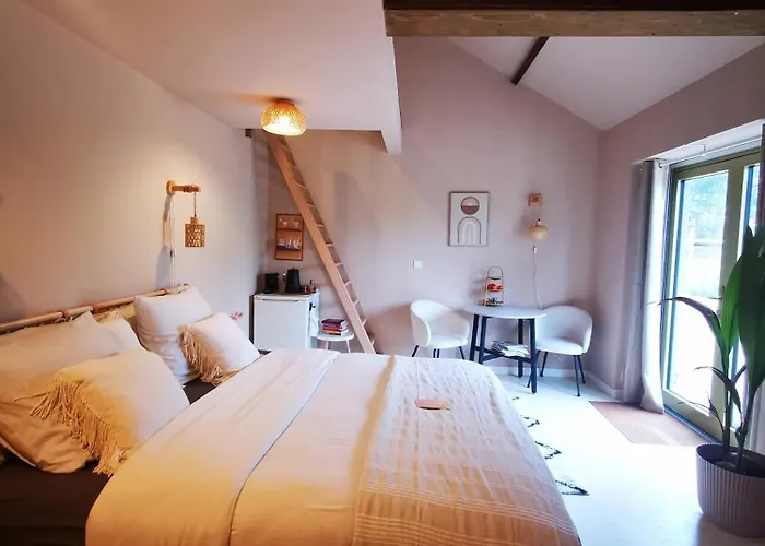 Bed and breakfast Mera Luxe Wellness B&b, Adults Only, Ibiza-bohemian Style Suites, Optional Prive Outdoor Wellness, Massage, Vuurkorf, Gratis Fles Fles Wijn-bubbels 3*