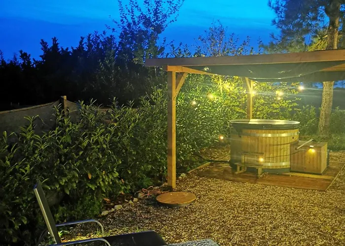 Mera Luxe Wellness B&b, Adults Only, Ibiza-bohemian Style Suites, Optional Prive Outdoor Wellness, Massage, Vuurkorf, Gratis Fles Fles Wijn-bubbels 住宿加早餐酒店 阿梅里卡