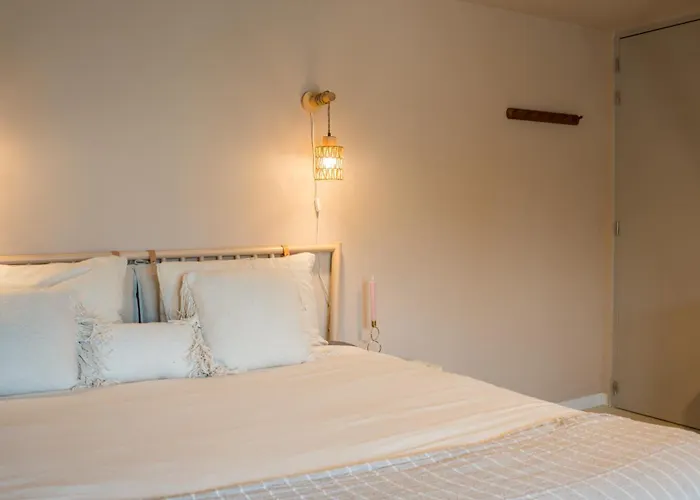 Mera Luxe Wellness B&b, Adults Only, Ibiza-bohemian Style Suites, Optional Prive Outdoor Wellness, Massage, Vuurkorf, Gratis Fles Fles Wijn-bubbels Bed and breakfast