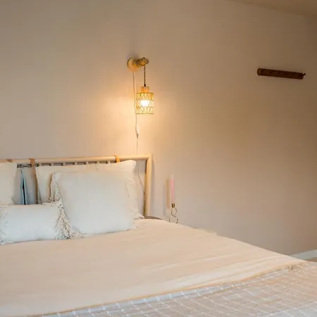 Mera Luxe Wellness B&b, Adults Only, Ibiza-bohemian Style Suites, Optional Prive Outdoor Wellness, Massage, Vuurkorf, Gratis Fles Fles Wijn-bubbels ベッド・アンド・ブレックファスト