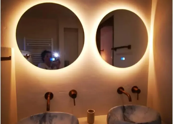 Mera Luxe Wellness B&b, Adults Only, Ibiza-bohemian Style Suites, Optional Prive Outdoor Wellness, Massage, Vuurkorf, Gratis Fles Fles Wijn-bubbels 住宿加早餐酒店 3*