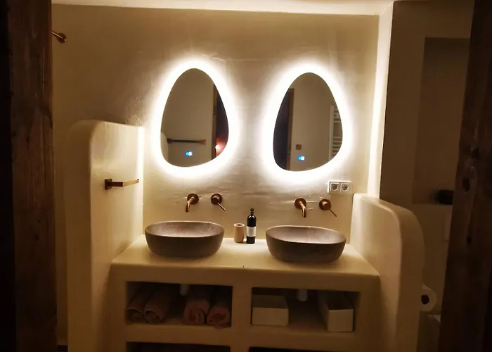 Mera Luxe Wellness B&b, Adults Only, Ibiza-bohemian Style Suites, Optional Prive Outdoor Wellness, Massage, Vuurkorf, Gratis Fles Fles Wijn-bubbels 住宿加早餐酒店